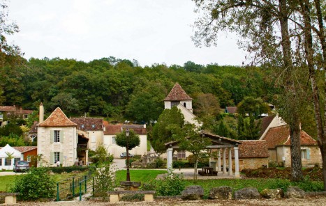 Le Village de Queyssac.png